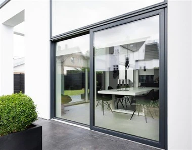 אלומיניום דלתות זכוכית הזזה כפולות ברשת